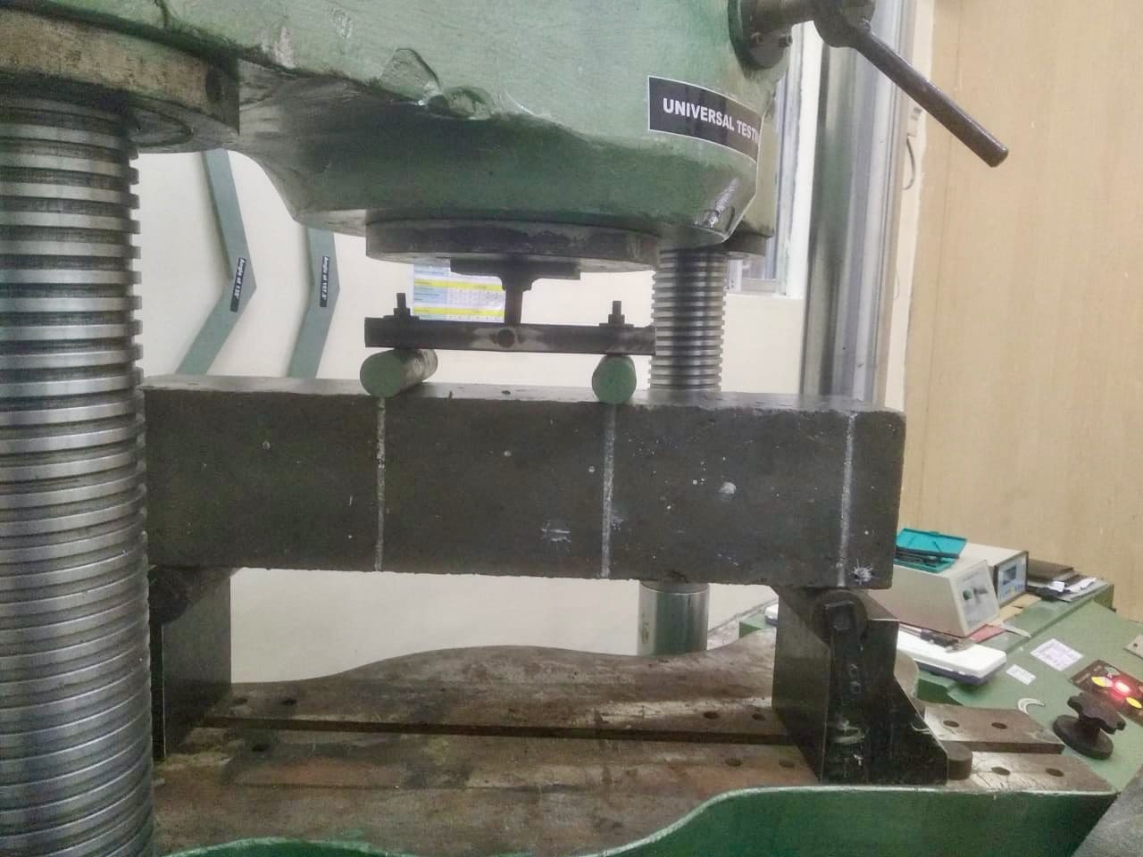 Flexural Testing Machine Setup